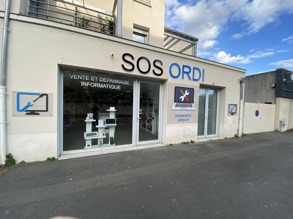 Façade du magasin principal SOS ORDI Saumur